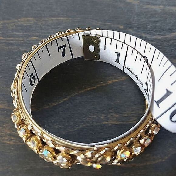 Vtg gold tone rhinestone hinged bangle - Picture 4 of 8